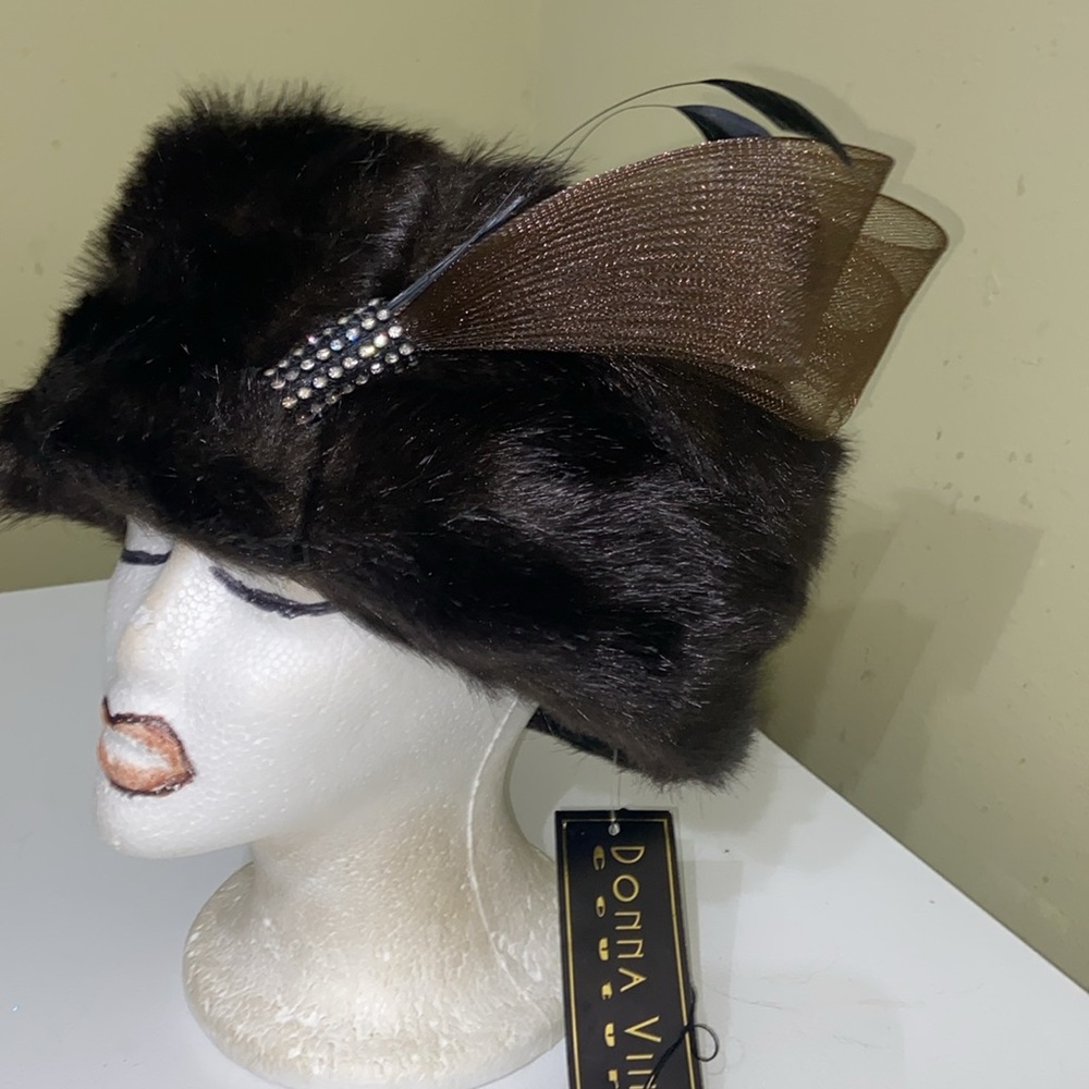 NWT Gorgeous Winter Hat by Donna Vinci Couture